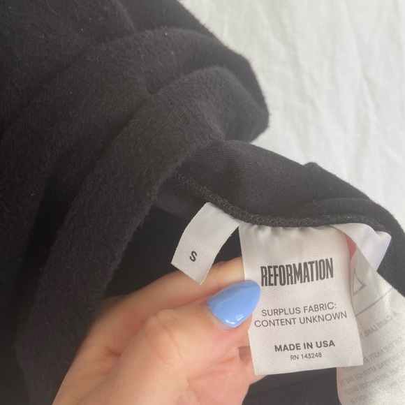 Reformation Off shoulder black Sweater Size Small - Picture 9 of 9